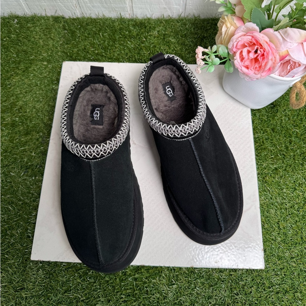 UGG Tazz women size 8
BestSeller/gently worn
Color. Black - Picture 7 of 16